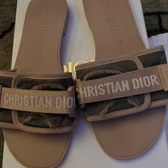 Christian Dio(r)evolution nude camouflage slides in a size 8.5 (39) - Picture 2 of 3